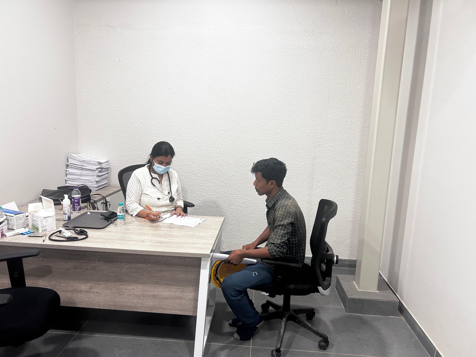 A pulmonologist consulting a worker during a VORIC respiratory screening camp in Bengaluru