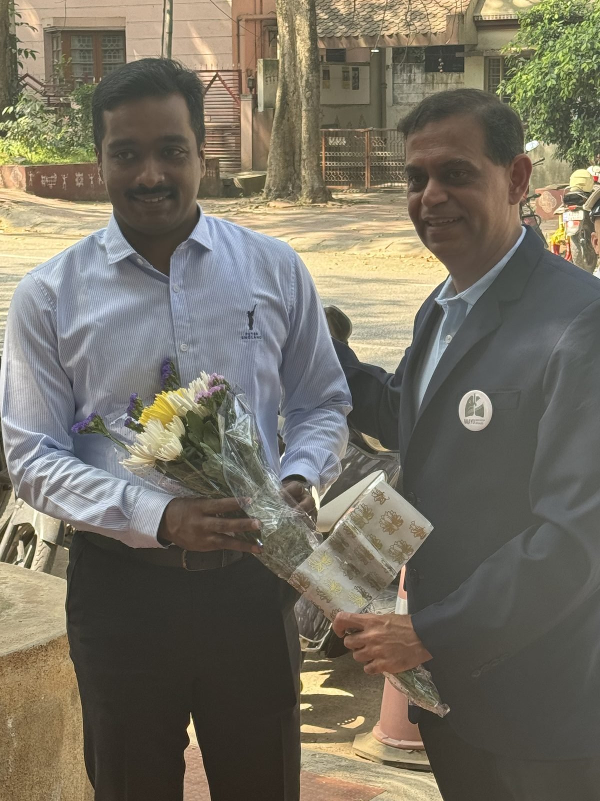 Dr Ravindra Mehta with Sri M.N. Anucheth, IPS, then Joint Commissioner of Police (Traffic), Bengaluru