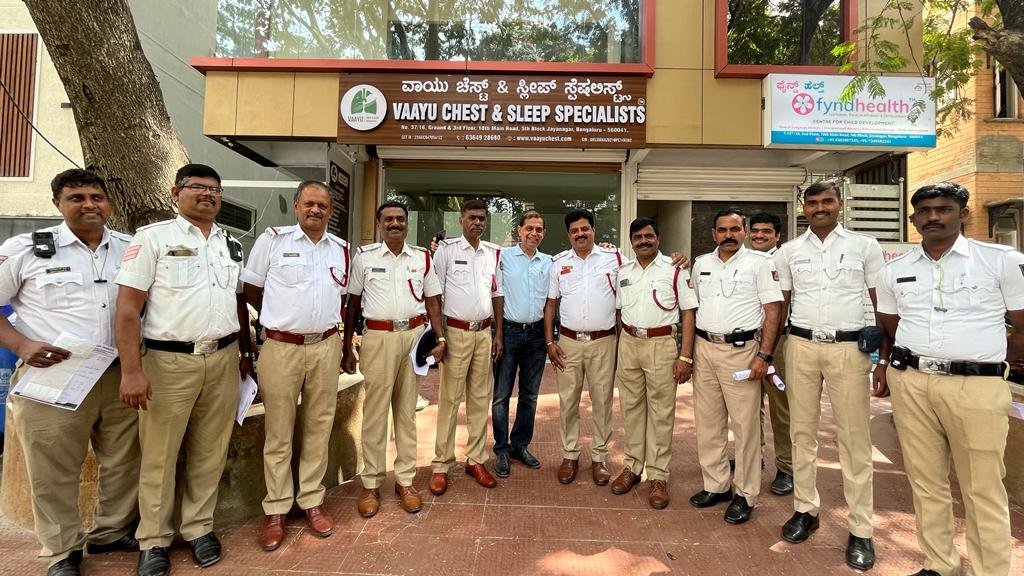 Bengaluru traffic police personnel with the VORIC team at an occupational lung health screening camp
